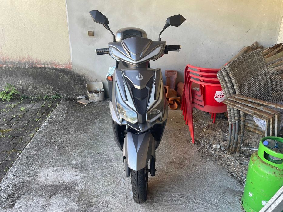 Vendo mota elétrica Neovolt Pulse 72V 250W (0,25 kW) com apenas 750 kms rodados
