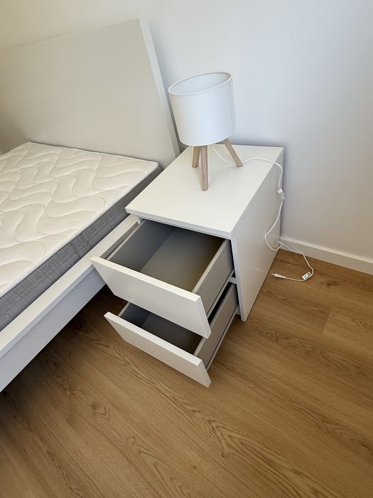 Mesa de Cabeceira Malm