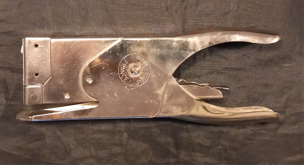 Agrafadores e furadores