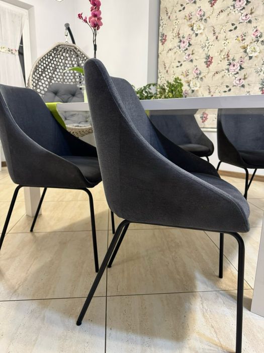 Стілець у вітальню/кухню