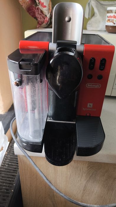 Капсульная кофемашина DeLonghi Nespresso Lattissima EN660 с капучинатором