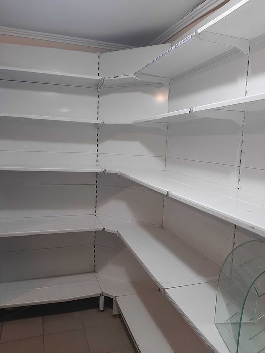 Торговий  стелаж