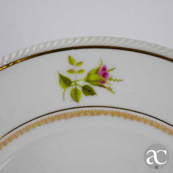 Par pratos, porcelana Artibus, flores, bordo em relevo e friso dourado