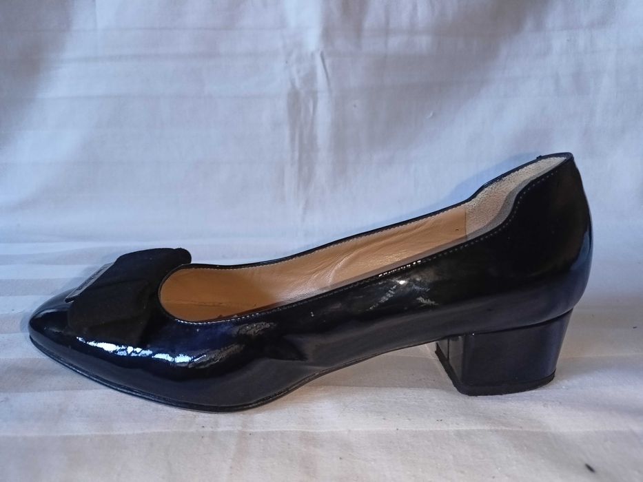 Russell Bromley roz. 36 długość wkł. 24 cm -skóra lakierowana-stan bdb