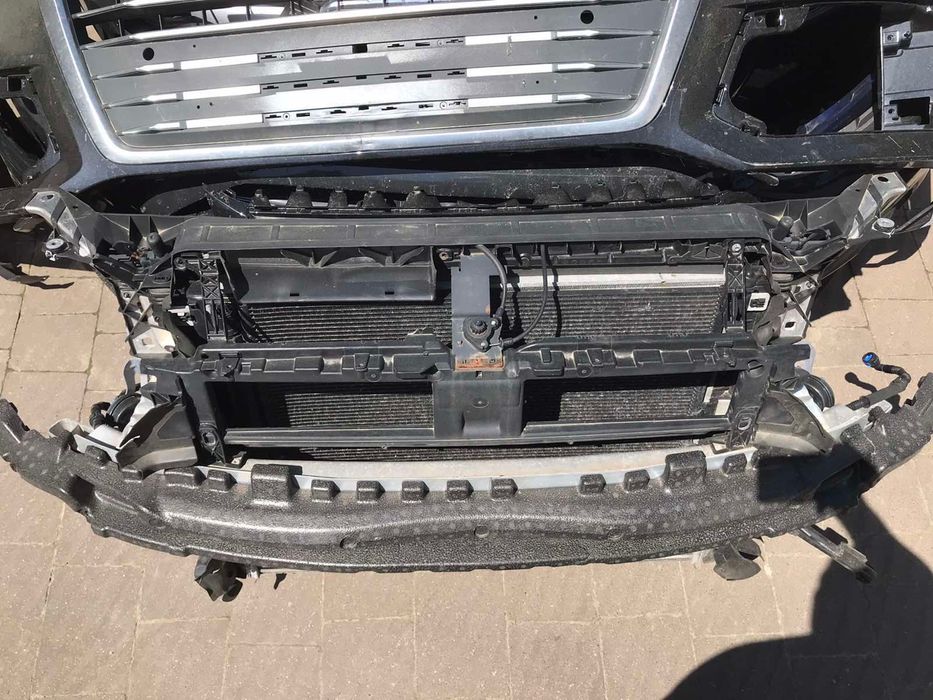 Передня панель радіаторів(телевізор)Audi A4/A5 B9 2016-