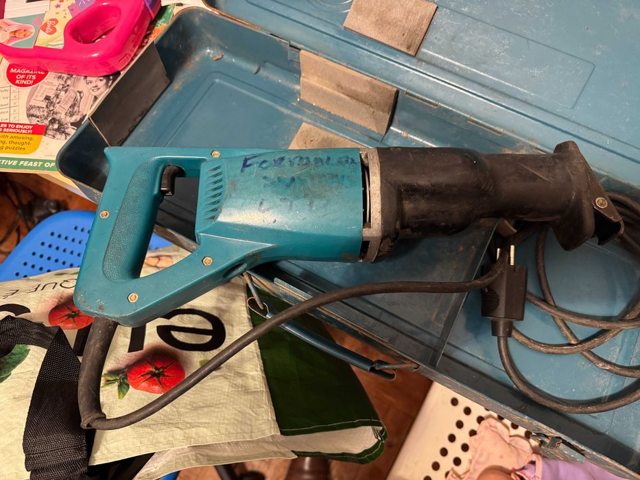 Makita JR3000 – serrote eletrico 540W + caixa