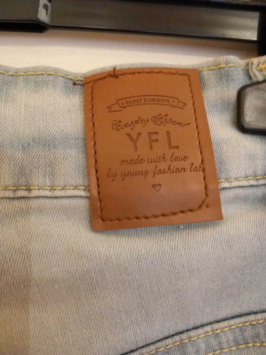 Damskie spodnie jeans " Reserved Slim " , rozmiar z metki 38