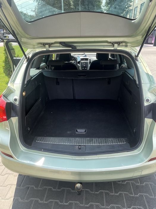 Opel Astra J 2011