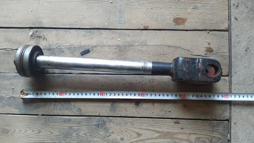 Шток гидроцилиндра, ось задней навески, стяжка