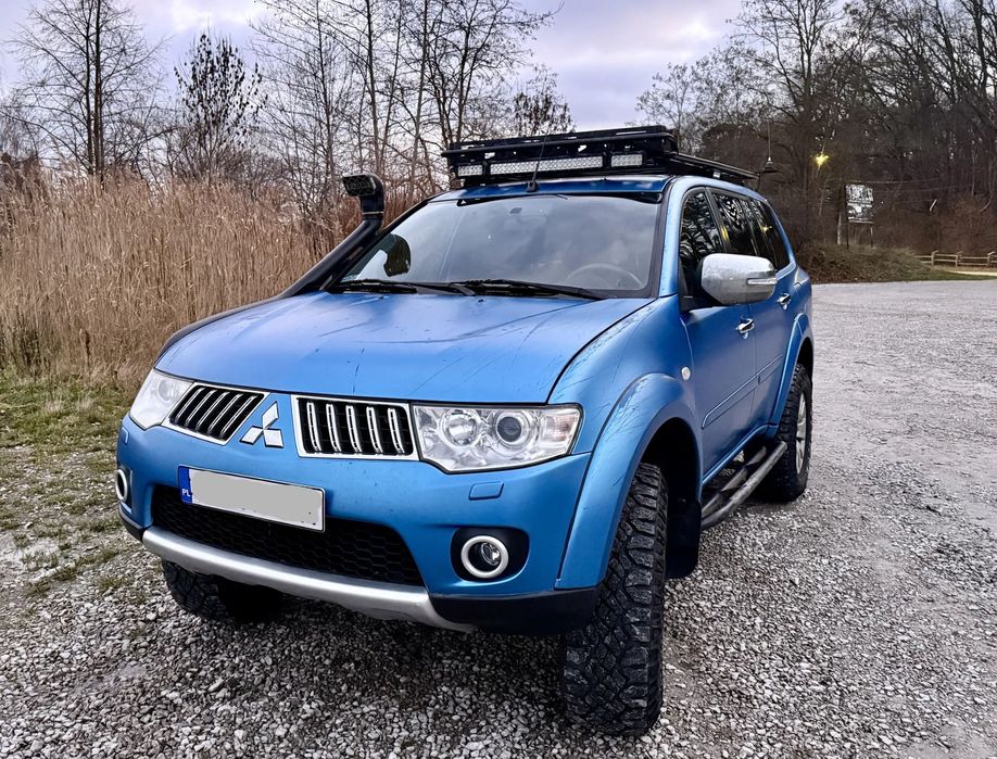 Mitsubishi Pajero Sport Mitsubishi Pajero Sport wyprawowy z bagażnikiem pod namiot