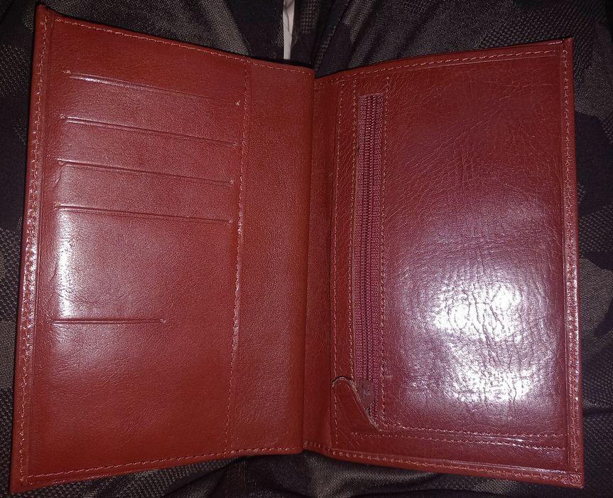 Carteira nova em pele