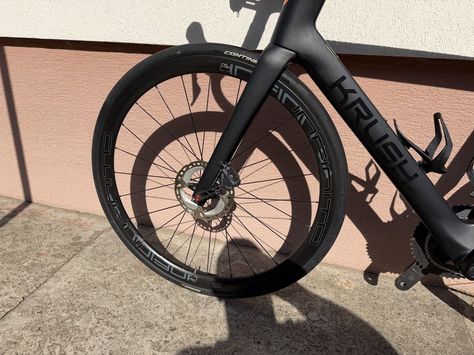 Rower szosowy Krush, hydraulika, Ultegra, full carbon, kola carbon