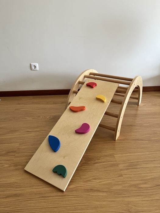 Arco e parede de escalada