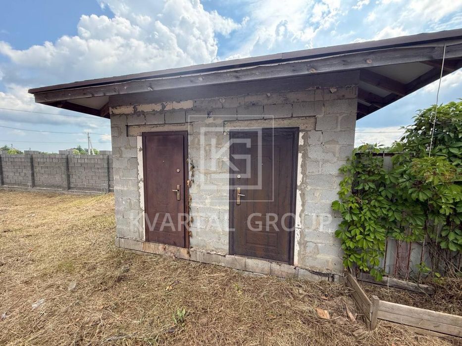 Продаж будинку 180 м² на 11 сотках з гаражем, підвалом 105 м² та укриттям в Блиставиці.