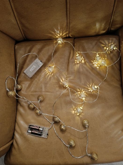 Luzes de natal brancas e amarelas douradas