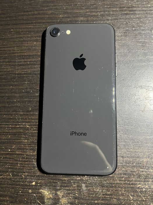 Продам iphone 8 64гб