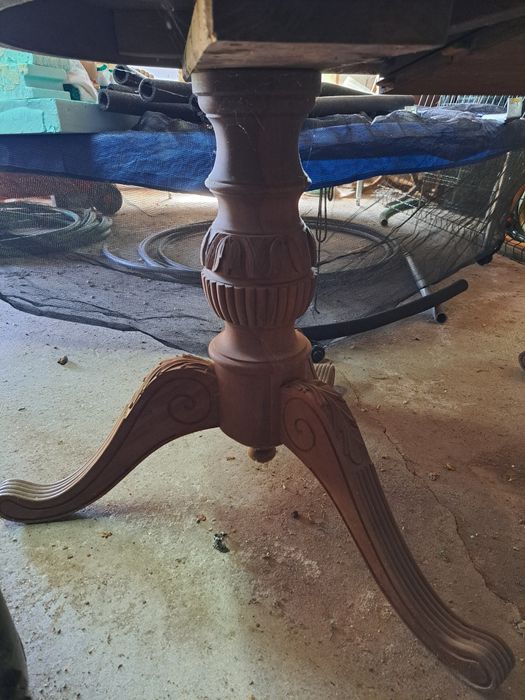 Mesa de jantar de madeira
