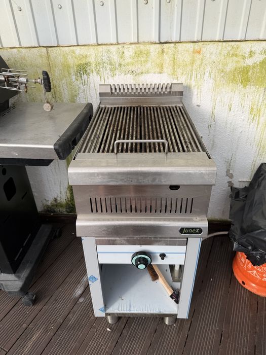 Grelhador a gás como novo, ainda com os plasticos