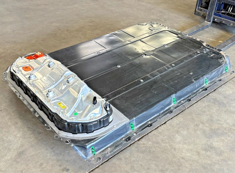 Tesla Model 3 батарея укумулятор LFP 60kwt LiFePo 60кВт