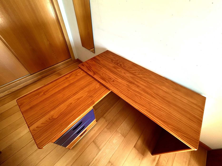 Quarto juvenil em pinho maciço