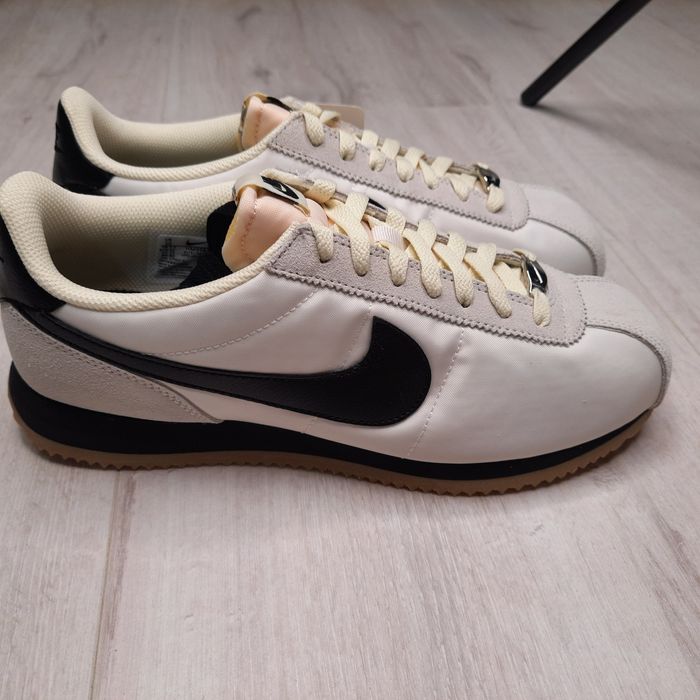 Кросівки Nike Cortez W Txt White HM9987-001