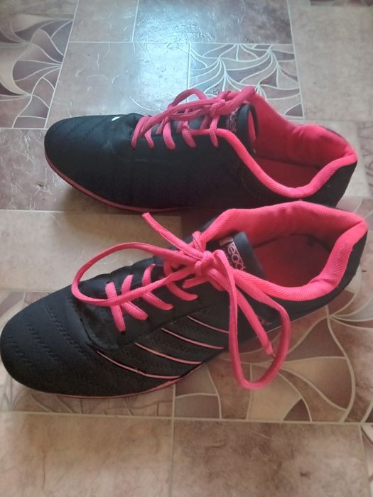 Женские кроссовки