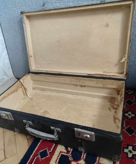 Продам винтажный чемодан.