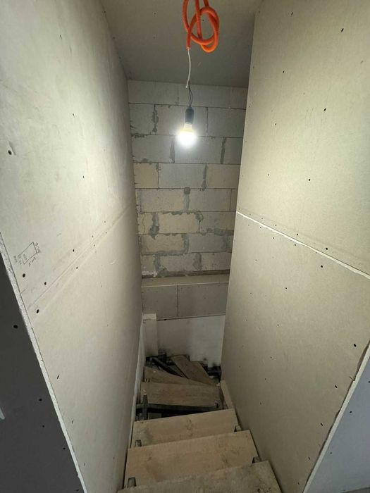 Будинок, смт. Куликів ( центр)