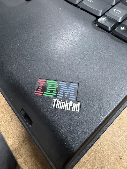 Lenovo Thinkpad T30, Pentium4 2Ghz, 256Mb Ram, Funcional