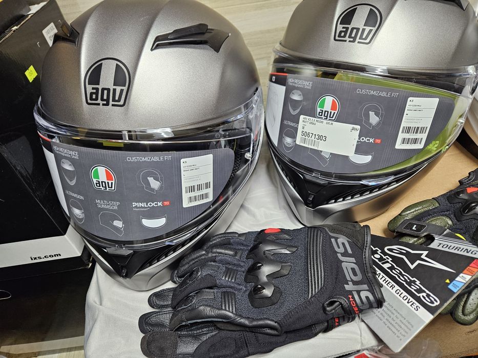 Мотошолом AGV, мотокуртка, мотоштани, мотоботи Alpinestars, Dainese