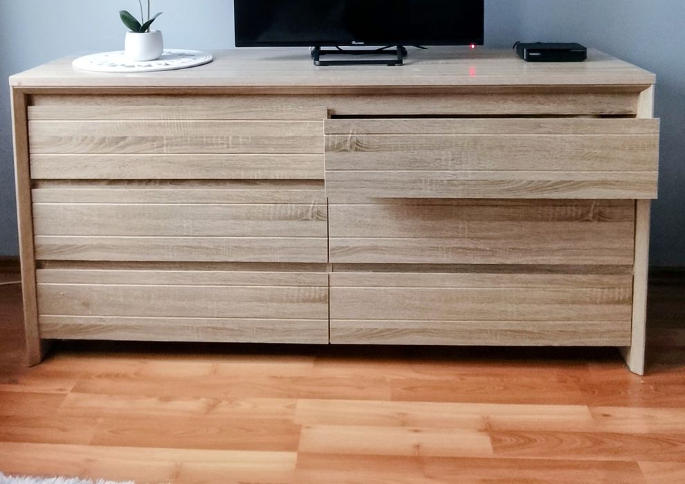 Duża pojemna komoda