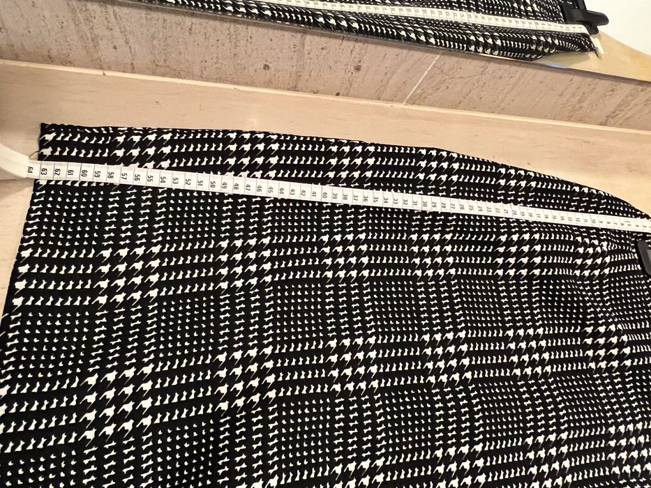 Saia xadrez branca e preta Adolfo Dominguez