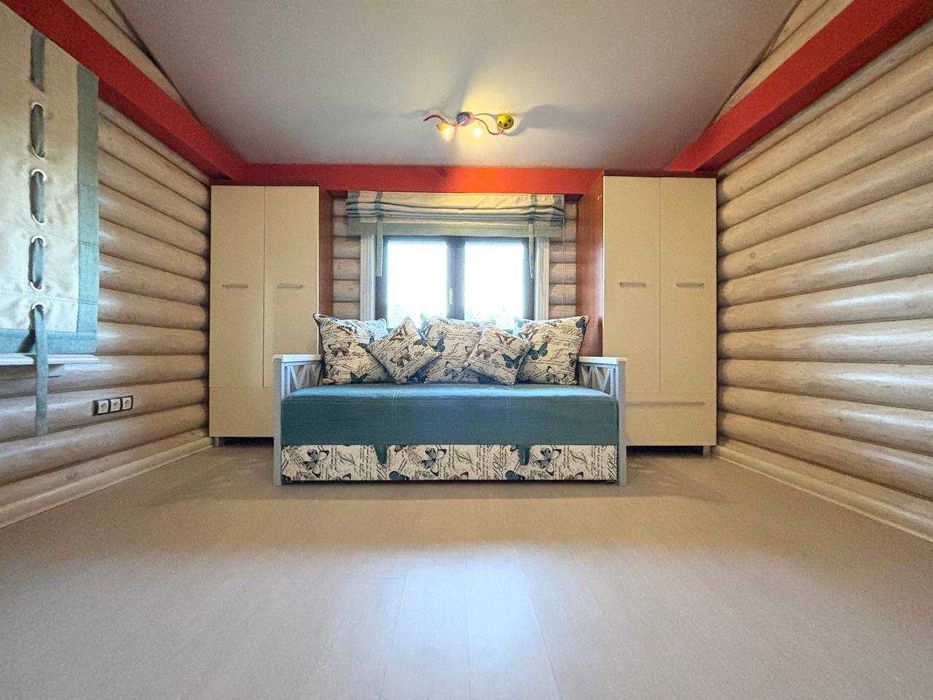 Продам дом в Новоселовке. Участок 25 сот. Солнечные панели. Бассейн.