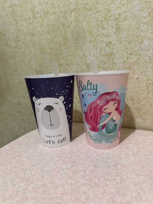 Стакан з трубочкою