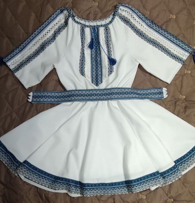 Вишите плаття для дитини/підлітка