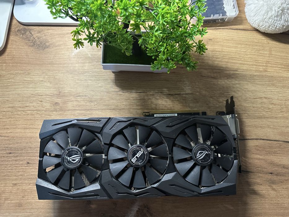 vega 56 8gb ASUS ROG STRIX состояние идеал,внутри пыли практически нет