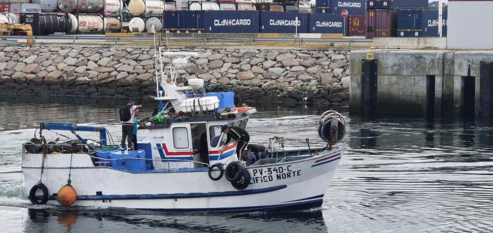 Barco de pesca do cerco
