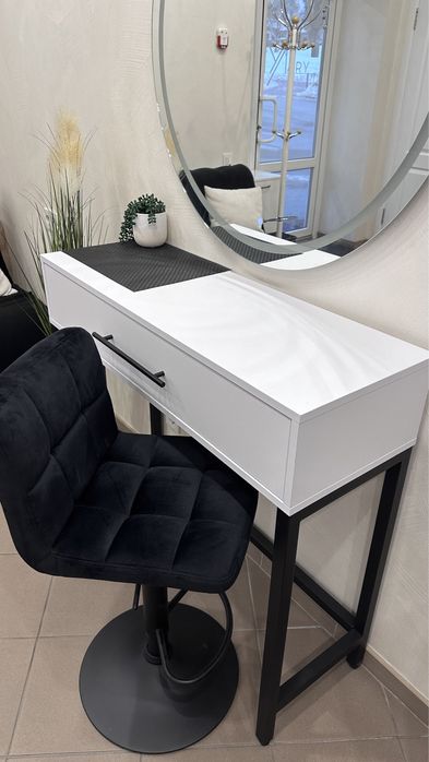 Продам стіл / макияжный стол
