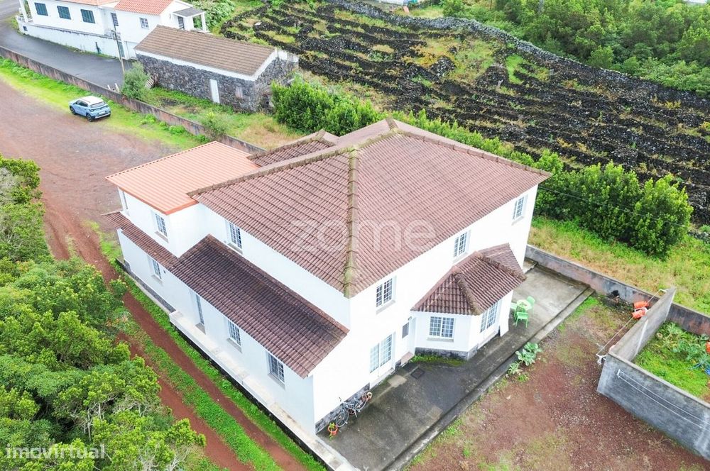 Moradia T4 Isolada - Ilha do Pico - Criação Velha