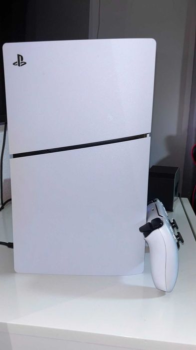 Playstation 5 1B + comando como nova.