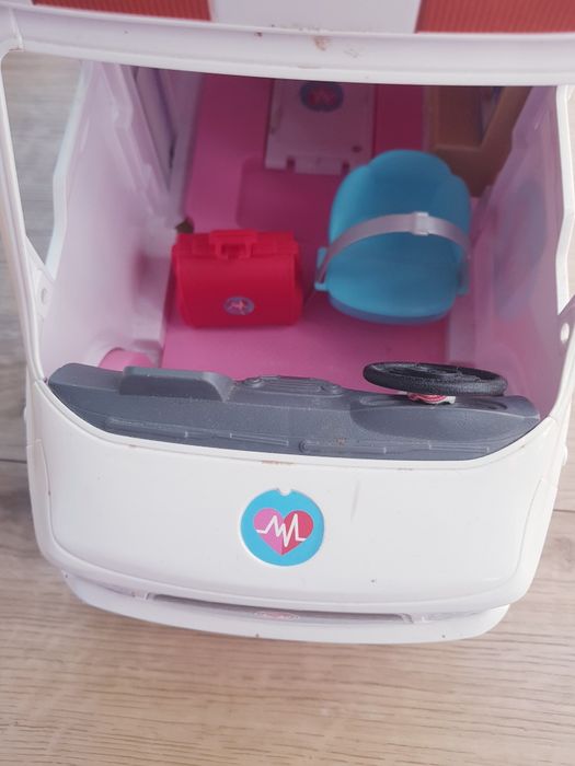 Karetka pogotowia Barbie.