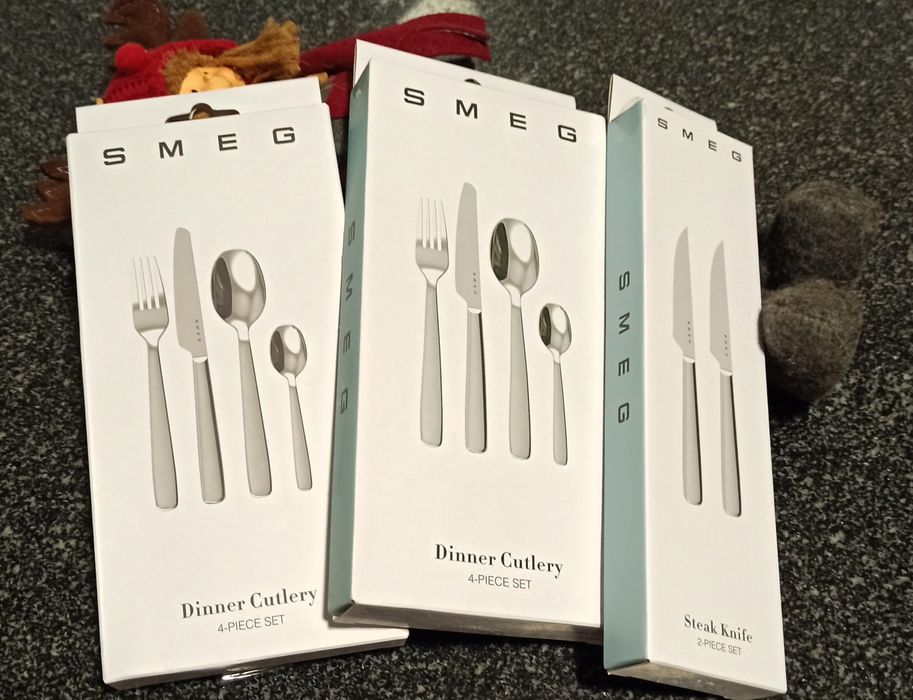 Smeg - 2 Conjuntos talheres + 1 Conjunto 2 facas -Novo- 24hs