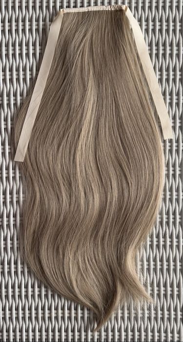 Ciemny naturaliny blond kucyk upiększający treska włosy doczepiane