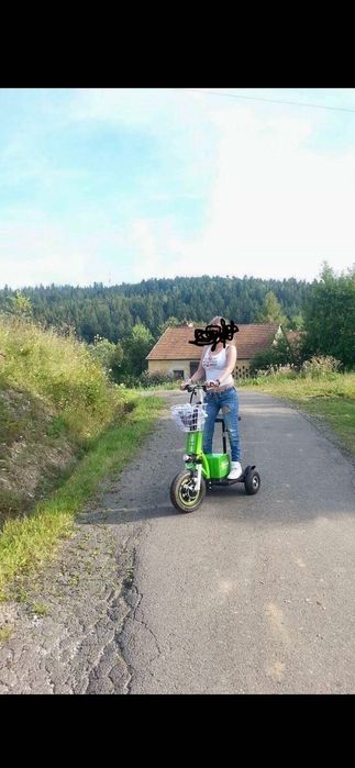 Duży skuter 3 kołowy