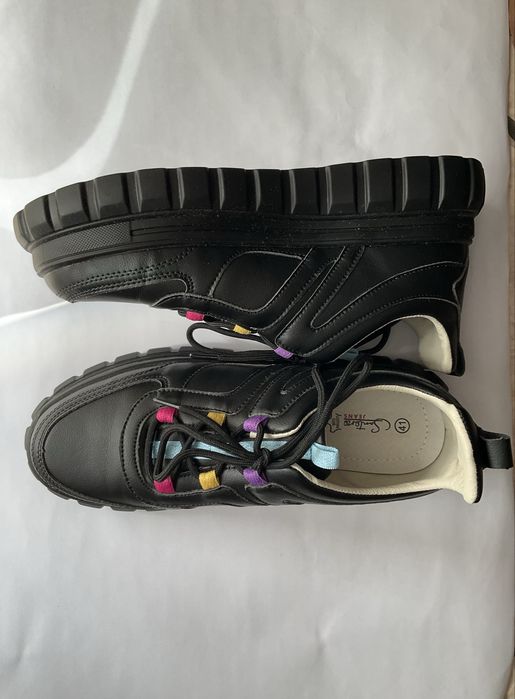 Buty sportowe na wysokiej podeszwie rozmiar 40/41