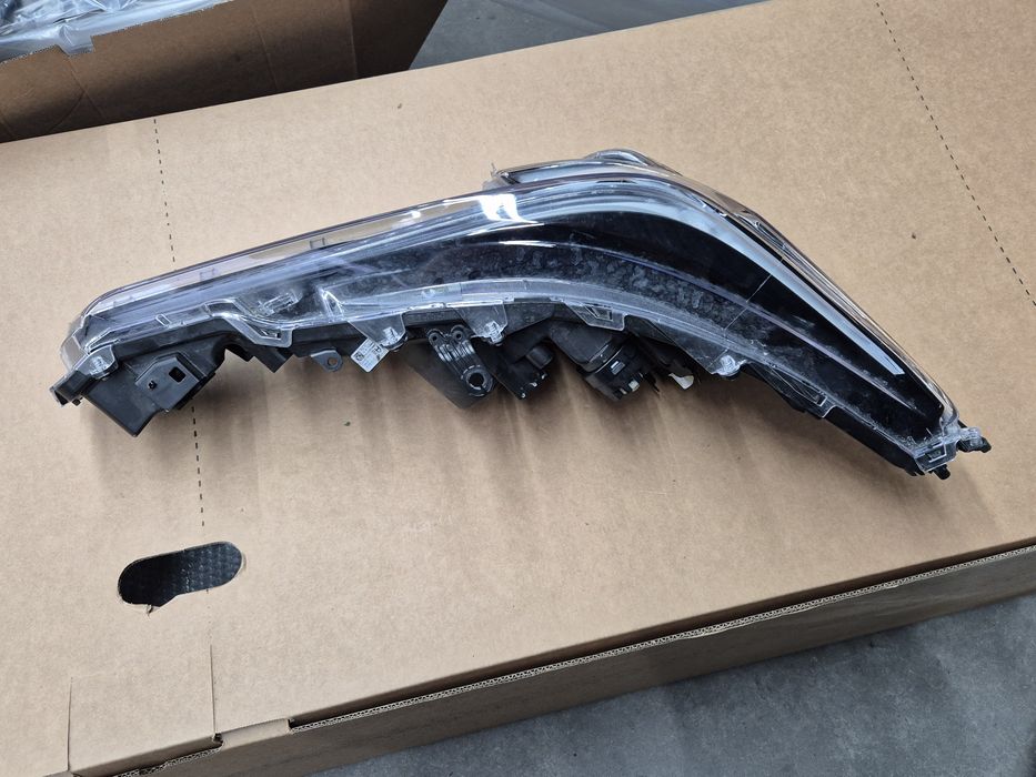Toyota Corolla E21 E210 lift lampa prawa przednia  eu