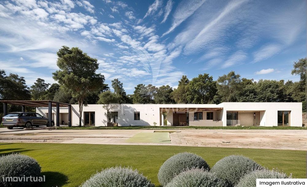 Moradia V4 em construção, em terreno com 4.620 m², localizada em Al...