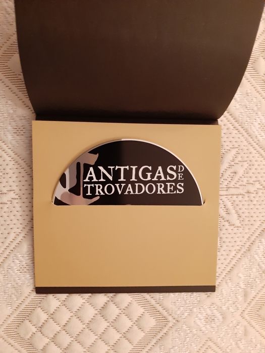 Vendo 'Cantigas de Trovadores' com CD.