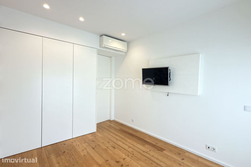 Apartamento T3 com lugar de garagem e varanda em S. Vitor.