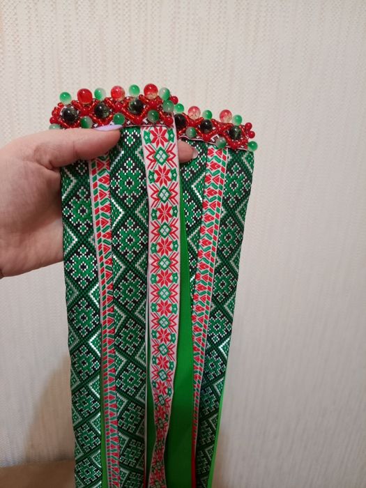 Заколки зі стрічками в українському стилі